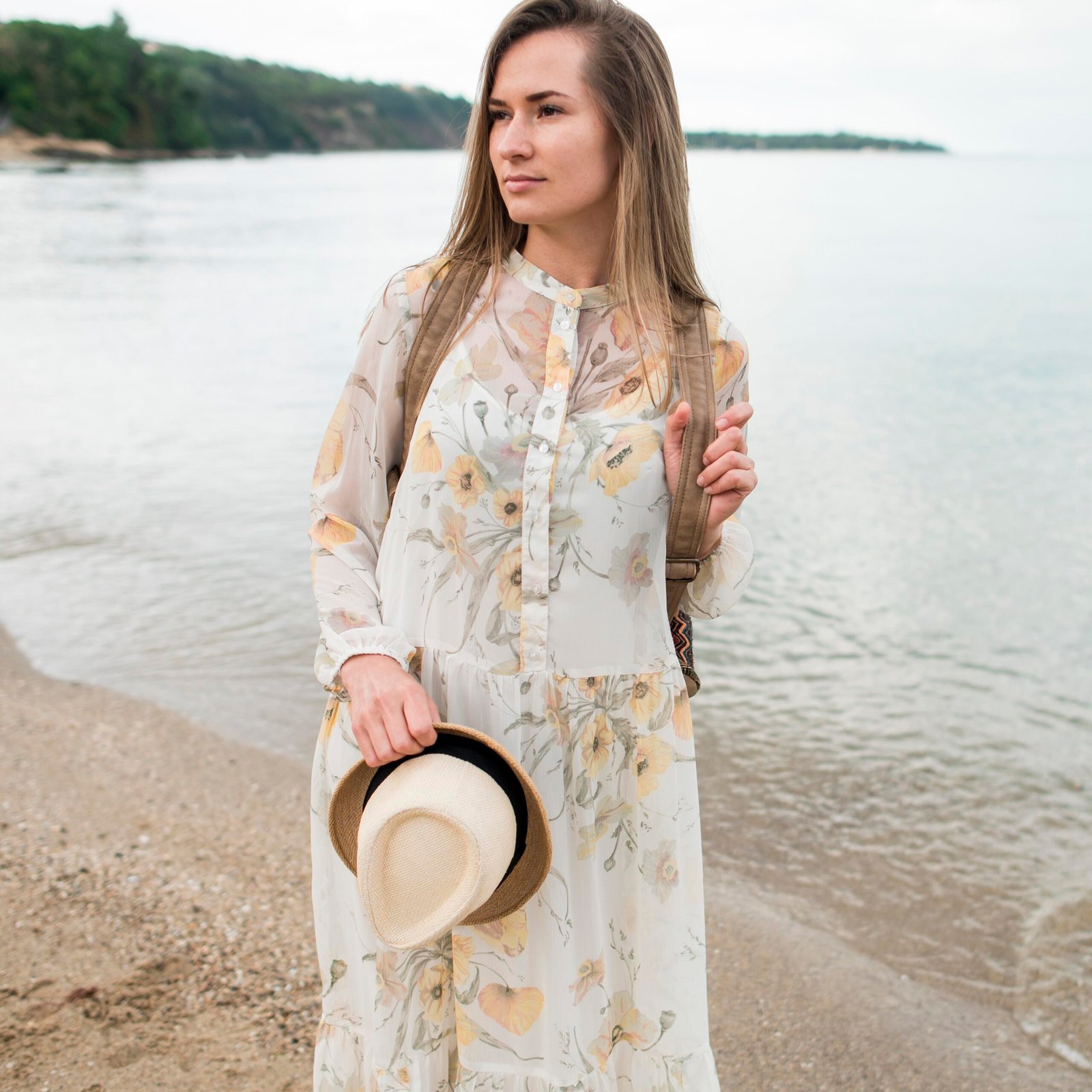 portrait-stylish-woman-holding-hat